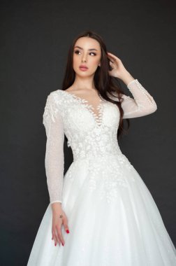 genç güzel gelin gelinlik portresi 