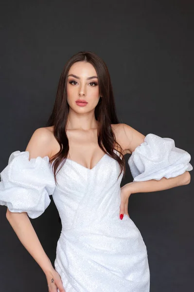 Retrato Una Hermosa Joven Vestido Blanco —  Fotos de Stock