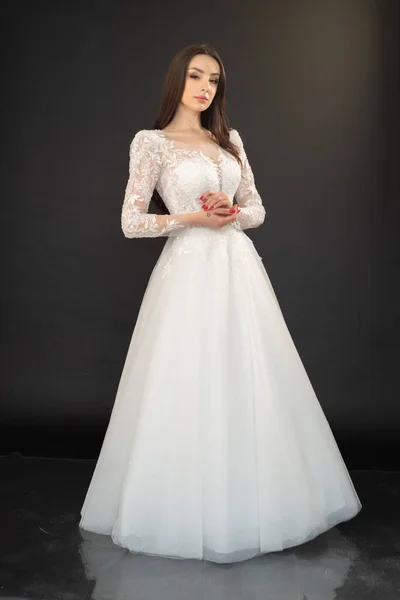 Schöne Braut Weißen Brautkleid — Stockfoto