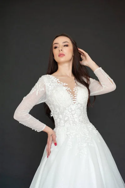 Schöne Junge Frau Hochzeitskleid — Stockfoto