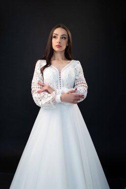 Beyaz elbiseli güzel gelin 