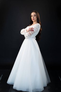 Gelinlik içinde güzel gelin 