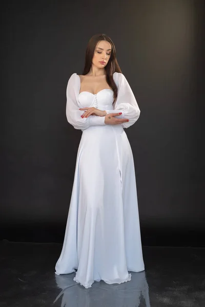 Porträt Einer Schönen Frau Einem Weißen Kleid Modefoto — Stockfoto