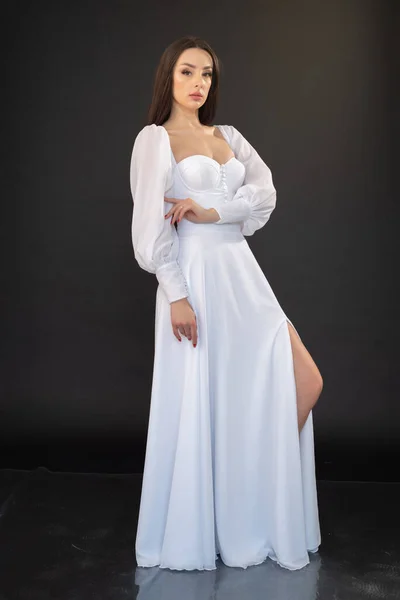 Schöne Frau Weißen Hochzeitskleid — Stockfoto