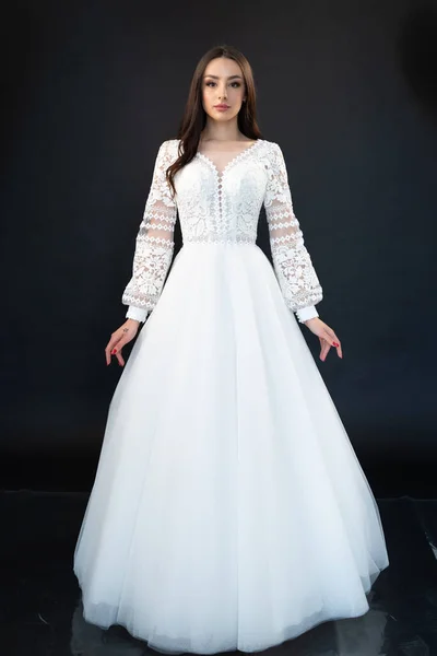 Young Beautiful Woman Wedding Dress Posing Studio — Stock Photo, Image
