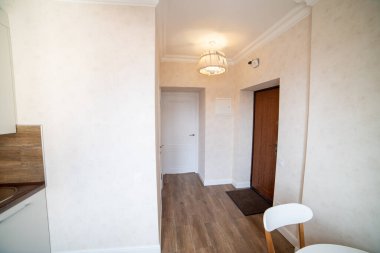 Modern bir evin içinde.