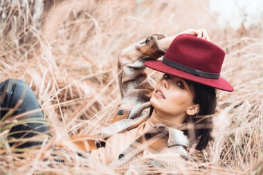 şapkalı güzel kadın 