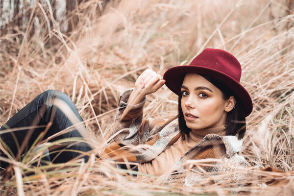woman in a hat in the autumn park 