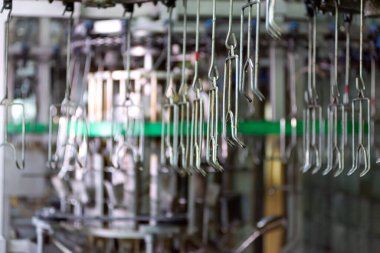 Fabrikadaki bir fabrikanın üretim makinesi. 