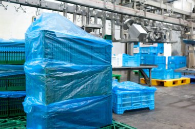 Fabrikada satılık plastik torba.