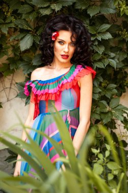 Yazlık elbise, genç kadın 