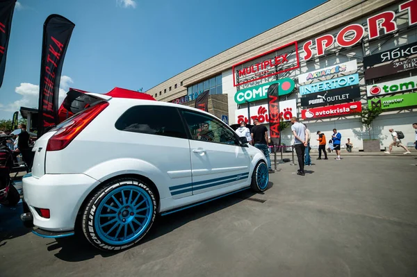 Lviv Oekraïne 2023 Popcorn Cars Show Tuning Houding Auto Mensen — Stockfoto