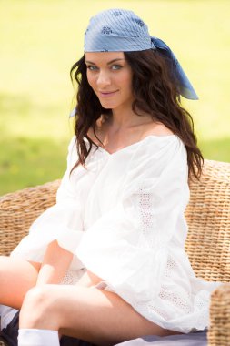 Kız güzel bir yazlık elbise 