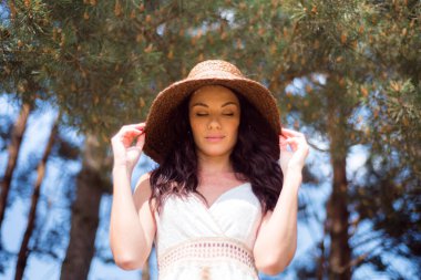 Güzel bir genç mutlu kız portresi 