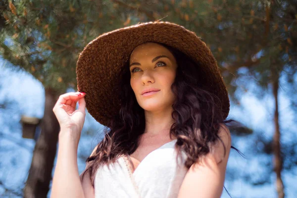 여름옷을 모자를 아름다운 — 스톡 사진