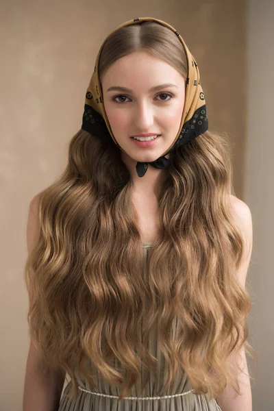 Beautiful Young Woman Long Brown Hair Makeup Beauty Studio — Stock Photo, Image