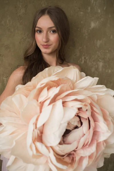 Porträt Der Schönen Braut Mit Blumenstrauß — Stockfoto