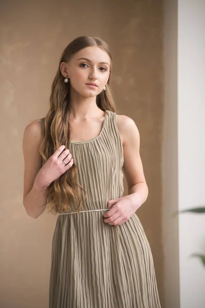 Young Beautiful Blonde Woman Posing Dress — Stock Photo, Image