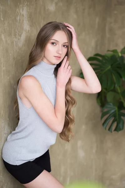 Young Beautiful Girl Posing Fashionable Clothes Studio — Stock Photo, Image