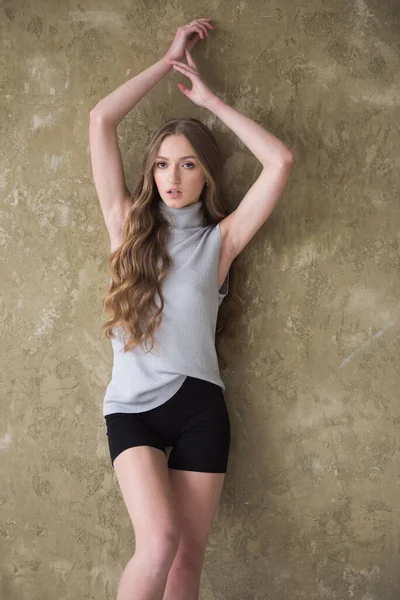 Mode Model Vrouw Met Lange Krullend Blond Haar Mooi Meisje — Stockfoto