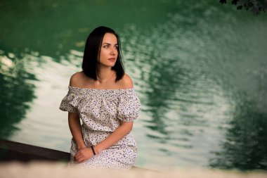 Parktaki güzel kız.