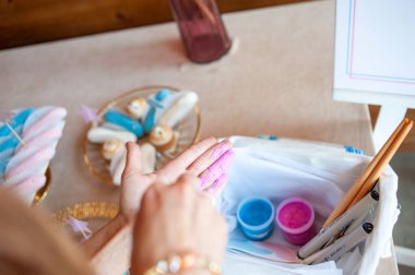 Cinsiyet partisi dekorasyonları. Bebek partisi.