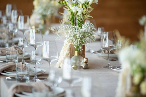 Beautiful Table Setting Flowers Cutlery Wooden Table Wedding Dinner — Stock Photo, Image