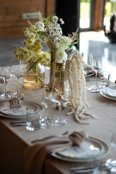 아름다운 결혼식이나 식사를 식탁에 장식을 아름다운 — 스톡 사진