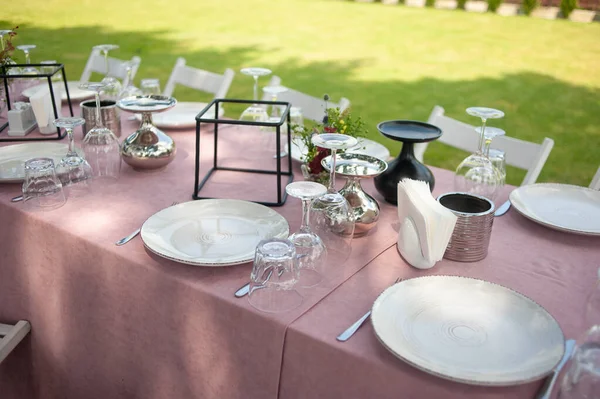 テーブルの美しい結婚式の装飾のセット — ストック写真