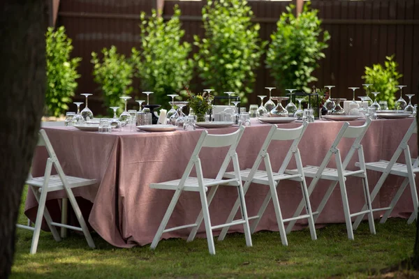 Tischdekoration Mit Blumen Hochzeitstisch Freien — Stockfoto