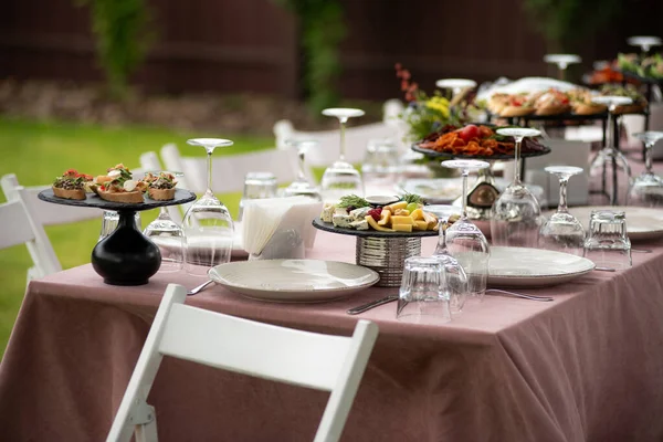 Mesa Con Flores Velas Para Una Cena Bodas — Foto de Stock