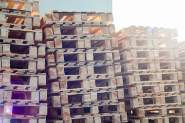 ahşap palet yığını