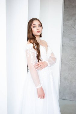 Gelinlik giymiş gelin