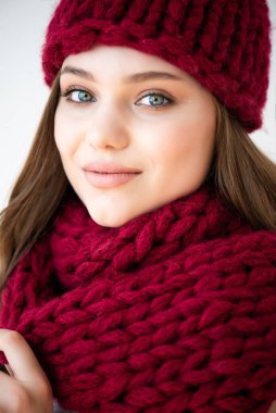 kış giysileri içinde bir kadın