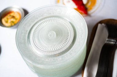 Buz ve limonlu taze soğuk içecek.