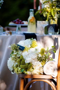 Güzel buket beyaz aranjman