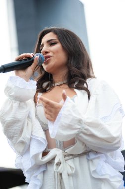 Lviv, Ukrayna - 07.07.2024: PopKorn Otomobil Festivali 3.0. Araba akortları ve duruş festivali. Alçaktan giden arabalar.