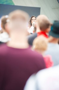 Lviv, Ukrayna - 07.07.2024: PopKorn Otomobil Festivali 3.0. Araba akortları ve duruş festivali. Alçaktan giden arabalar.