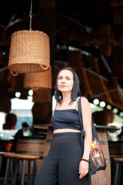 Lviv, Ukrayna - 07.07.2024: PopKorn Otomobil Festivali 3.0. Araba akortları ve duruş festivali. Alçaktan giden arabalar.