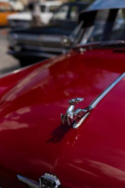 Lviv, Ukrayna - 07.07.2024: PopKorn Otomobil Festivali 3.0. Araba akortları ve duruş festivali. Alçaktan giden arabalar.