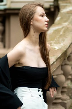 Genç bir kadının portresi