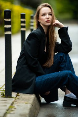 Parktaki Güzel Kadın