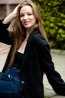 Parktaki güzel kız.