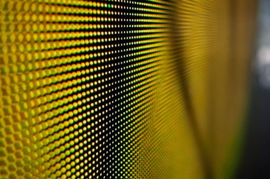 Geniş projeksiyon ekranları. Renkli soyut arka plan. Sahnede ışık gösterisi.