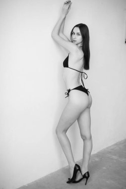  Teşkilat için doğal dijital modeller. Temiz ve minimalist test çekimleri yüz hatlarını, vücut oranlarını ve kendine güvenen pozları gösteriyor. Moda portföyleri, döküm ve mankenlik ajansları için mükemmel.