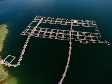 Tayland 'daki gölün havadan görünüşü