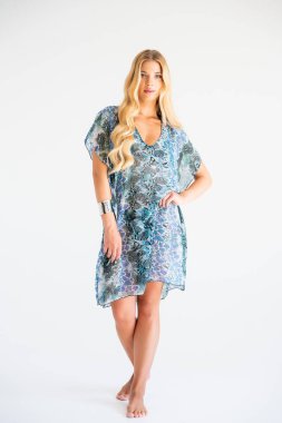 Stüdyoda genç bir kadın