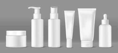 Boş kozmetik paketleme seti. Krem ve losyon. Kozmetik ürünlerin pazarlanması ve reklamı. Şablon, yerleşim ve modelleme. Gri arkaplanda izole edilmiş gerçekçi izometrik vektör koleksiyonu