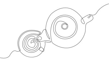 Çaydanlık fincanı sürekli çizgi konsepti. Aroma ve içecek. Sıcak içecekler için bulaşık takımı. Geleneksel sabah kahvaltısı. Çay ya da kahve. Beyaz arkaplanda izole edilmiş doğrusal düz vektör çizimi