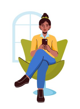Yeşil bir sandalyede oturan bir kadın akıllı telefon kullanıyor, düz grafik tarzında, beyaz bir arka planda pencerenin önüne yerleştirilmiş. Rahatlama ve iletişim kavramı. Vektör illüstrasyonu